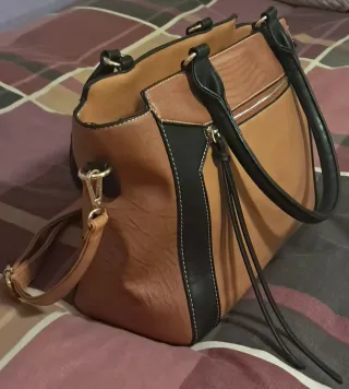 Bolso marrón y negro