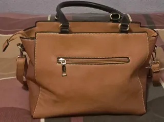 Bolso marrón y negro