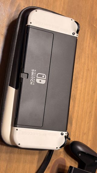 Nintendo Switch OLED Bianca e Nera