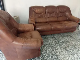 Sofá y sillón de piel está como nuevo