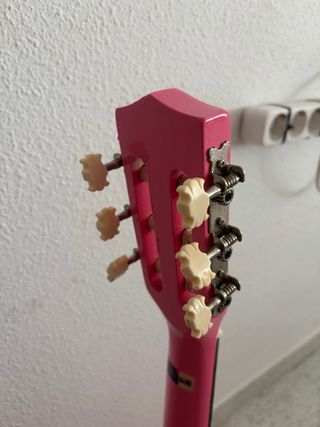guitarra acústica rosa