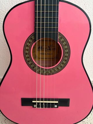 guitarra acústica rosa