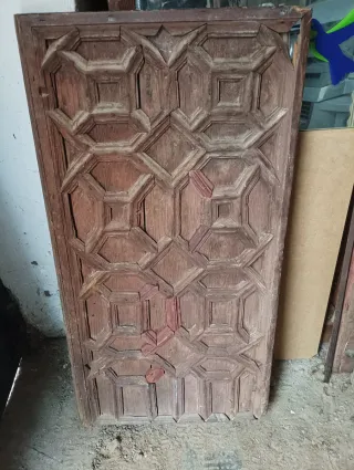 Puerta antigua madera tallada , medidas 100x52 cm