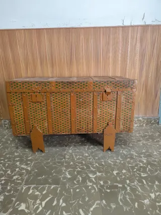 Due bauli antichi in legno e metallo