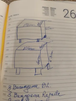 Due bauli antichi in legno e metallo