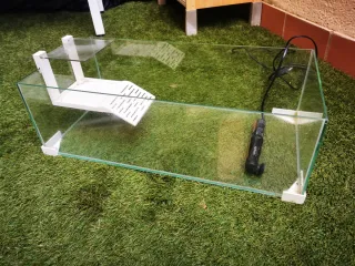 Acuario/Tortuguera de cristal con rampa.