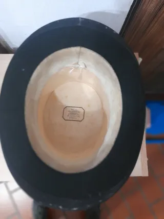 Sombrero de copa negro