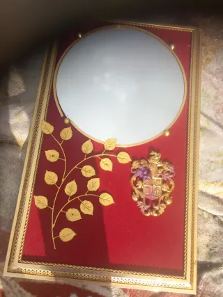 Espejo Marco Dorado Escudo Hojas Doradas