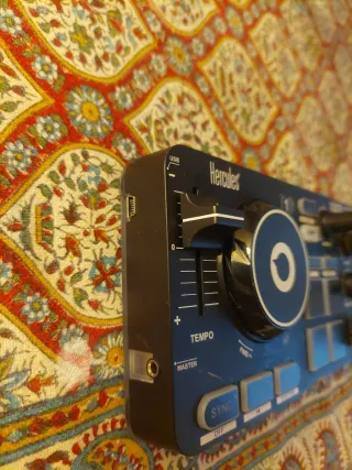 Hercules DJControl Starlight Mesa DJ