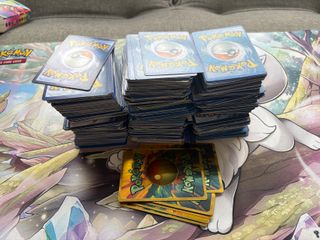 Lote Pokémon: Latas, Cartas y Monedas