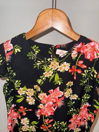 Blusa Arnaldo floral negra talla S