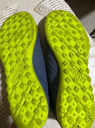 Zapatillas deportivas azules y verdes