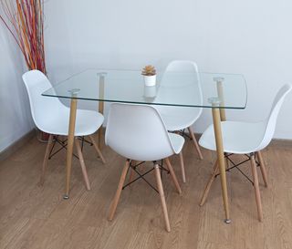 Mesa Cristal y 4 Sillas Tower. ¡Cómoda Económica!