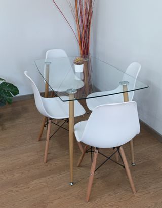Mesa Cristal y 4 Sillas Tower. ¡Cómoda Económica!