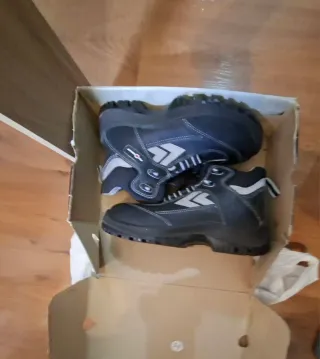 Zapatos de trabajo Aimont negros y plateados