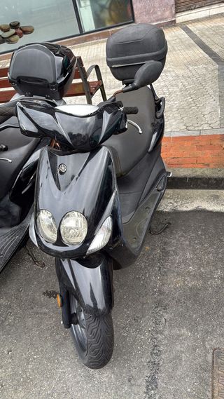 Yamaha YN50 Scooter Negra 2016