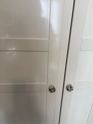 Armario blanco de madera