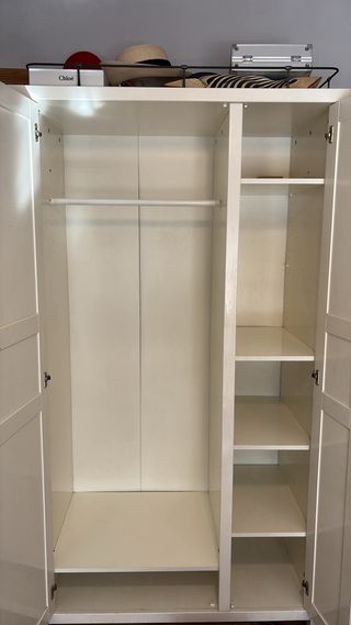 Armario blanco de madera