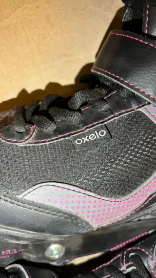 Patines en línea negros con detalles rosas