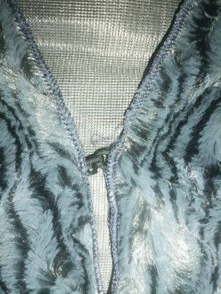 Mantella con cappuccio azzurro avio