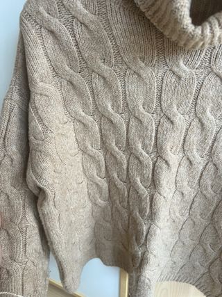 Jersey marrón Stradivarius cuello alto talla S