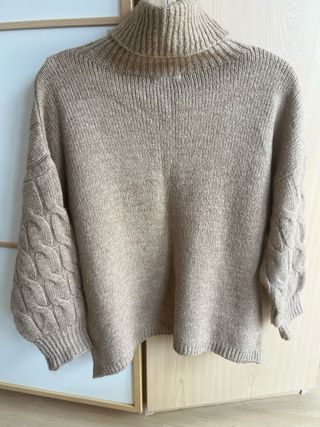 Jersey marrón Stradivarius cuello alto talla S