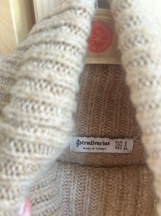Jersey marrón Stradivarius cuello alto talla S