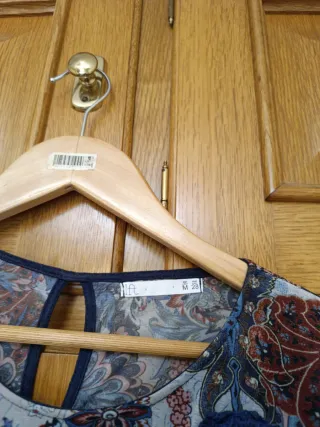 Vestido estampado floral azul y rojo