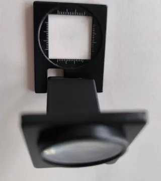 Lupa plegable con regla