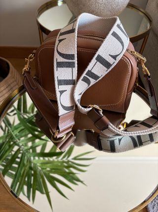 Bolso Carolina Herrera color coñac