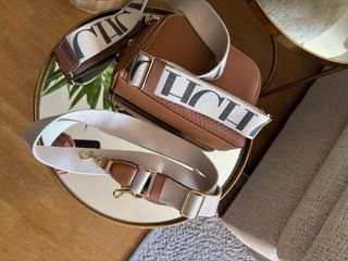 Bolso Carolina Herrera color coñac