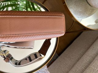 Bolso Carolina Herrera color coñac