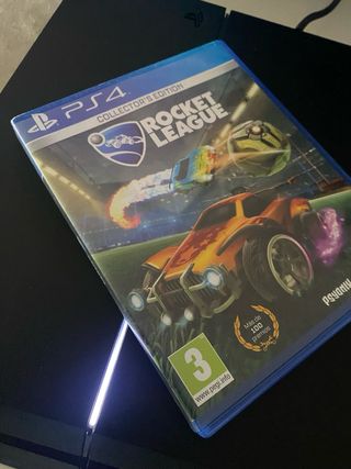 Console PS4 con 4 giochi, controller e cavi