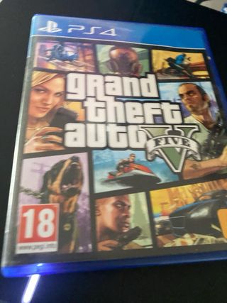 Console PS4 con 4 giochi, controller e cavi