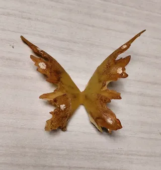 Fatina in resina con volpe. Cm 16.