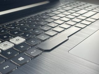 Portátil Gaming ASUS Ryzen 7 / GTX 1650 / 16GB RAM