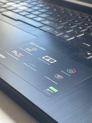 Portátil Gaming ASUS Ryzen 7 / GTX 1650 / 16GB RAM