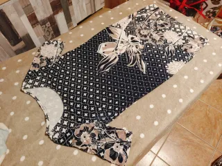 Precioso Vestido ALEKS floral negro y beige