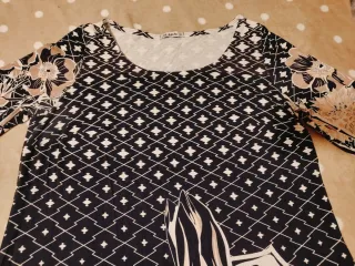 Precioso Vestido ALEKS floral negro y beige