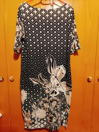 Precioso Vestido ALEKS floral negro y beige