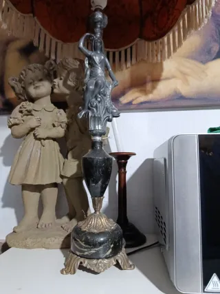 Lampara de mesa de noche o comoda