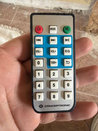 Mando Conceptronic para equipo de música