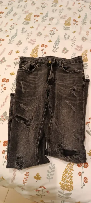 Pantalón tejano hombre desgastado