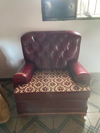 Elegante sillón vintage de piel sintética