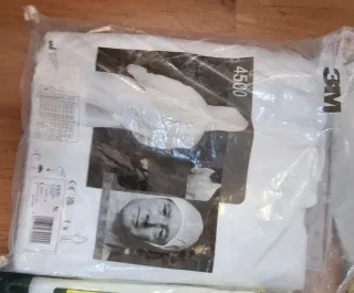 Set de pintura: plásticos, trajes y brochas