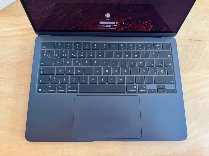 MacBook Air M4 2025 Space Gray afbeelding 3