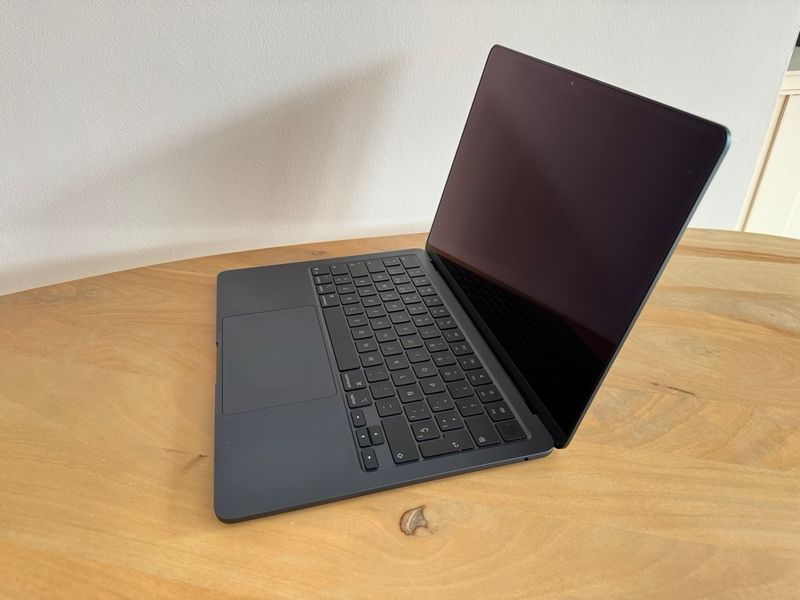 MacBook Air M4 2025 Space Gray afbeelding 4