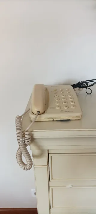 Teléfono fijo Telefónica beige de diseño clásico