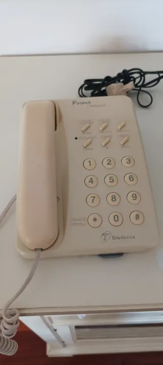 Teléfono fijo Telefónica beige de diseño clásico