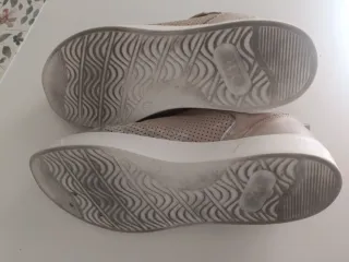 Zapatillas deportivas XTI talla 40 – usadas